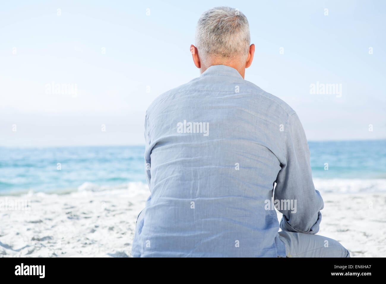 Man sitting on shore ocean hi-res stock photography and images - Alamy