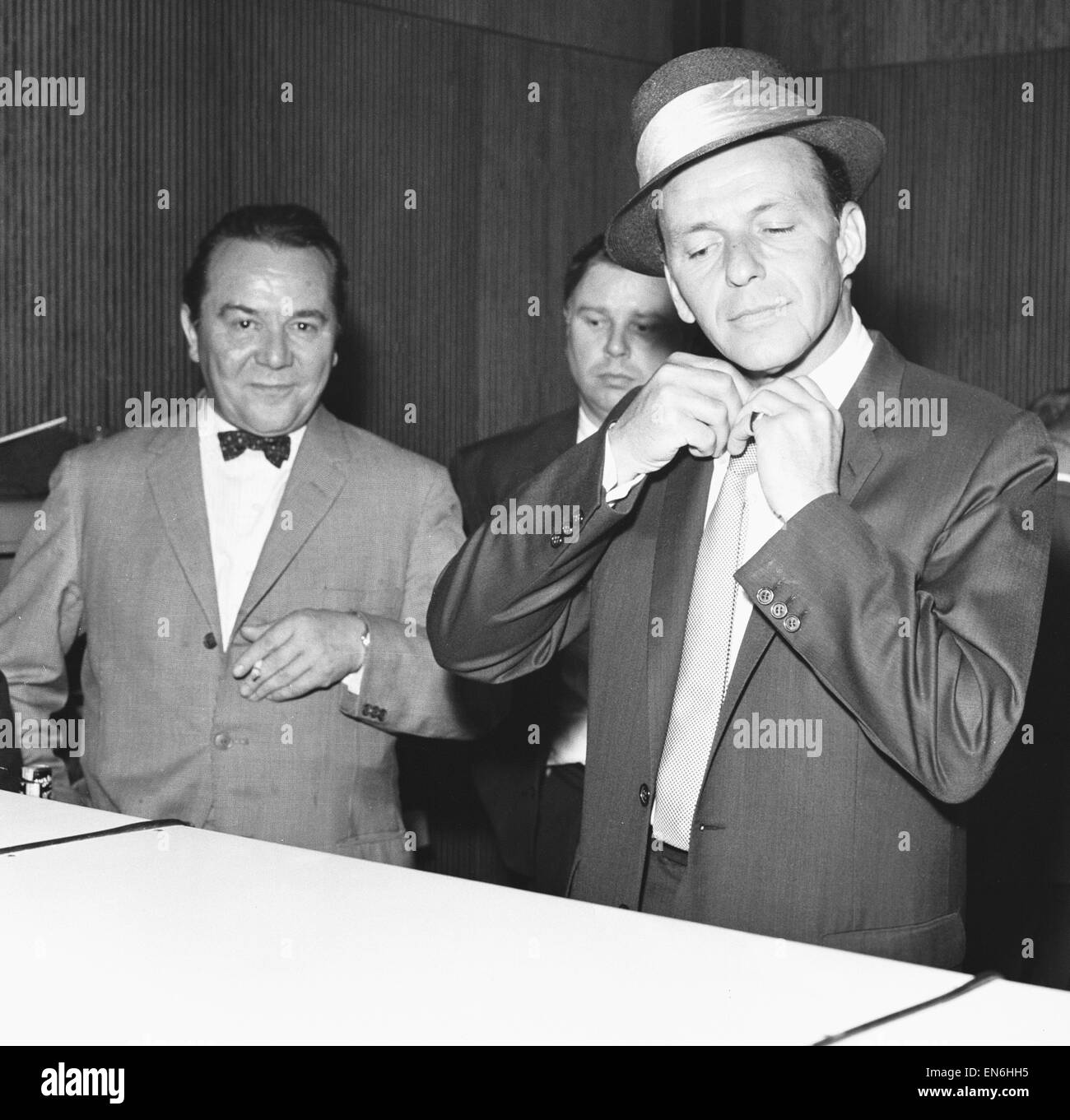 Frank Sinatra seen here with Jack Bentley 17th June 1962 Stock Photo