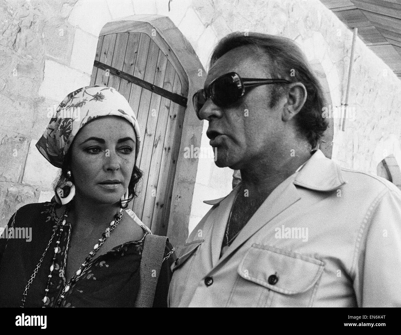 Richard Burton & Elizabeth Taylor in Jerusalem, Israel 30th August 1975.  The couple, who divorced 14 months ago, have been together 2 weeks & plan  to remarry again Stock Photo - Alamy