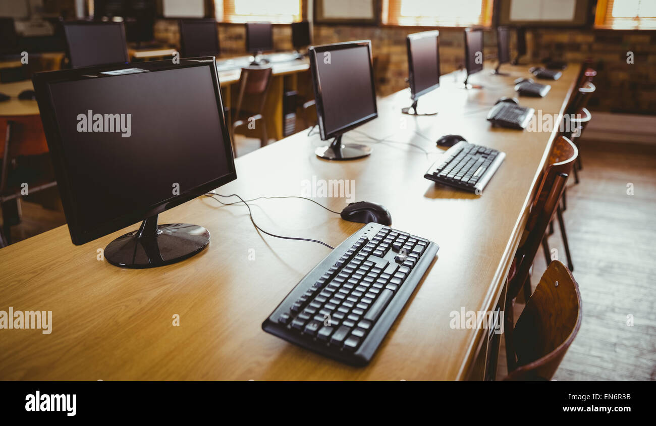 Empty computer room Stock Photo - Alamy