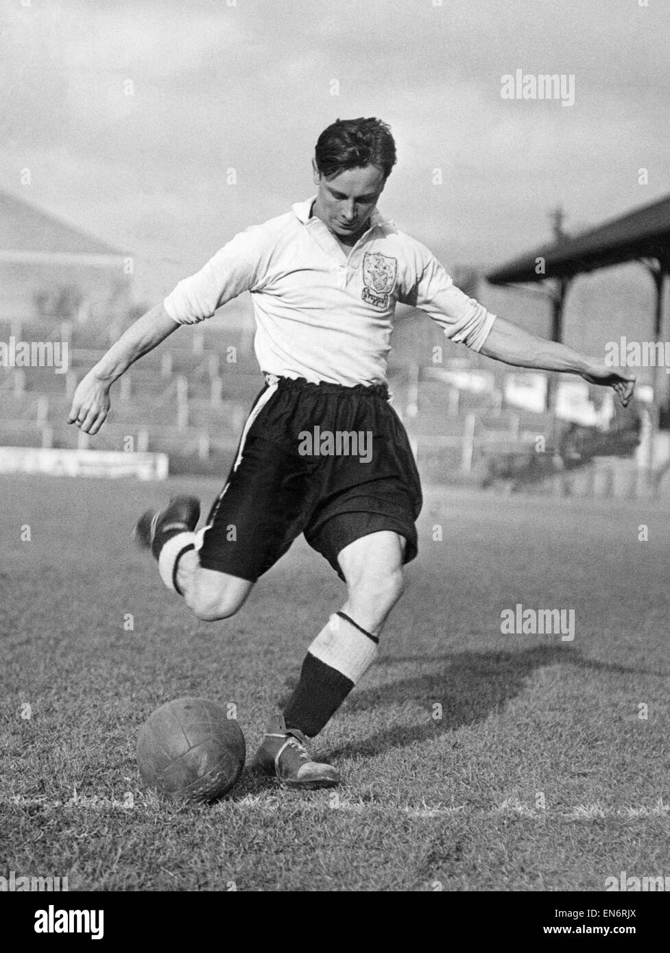 Fulham FC. Bedford Jezzard in training 19th August 1949 Stock Photo