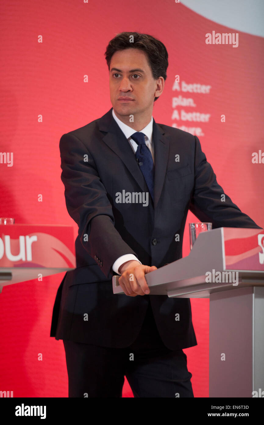 London, UK. Wednesday 29th April 2015. Labour Party Leader Ed Miliband speaks at a General Election 2015 campaign event on the Tory threat to family finances, entitled: The Tories’ Secret Plan. Held at the Royal Institute of British Architects. Credit:  Michael Kemp/Alamy Live News Stock Photo