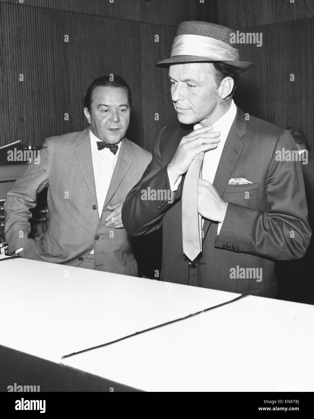 Frank Sinatra seen here with Jack Bentley 17th June 1962 Stock Photo