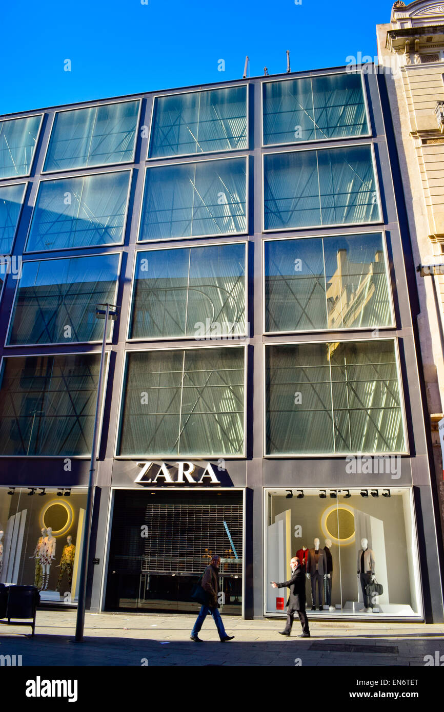 Zara building barcelona hi-res stock photography and images - Alamy