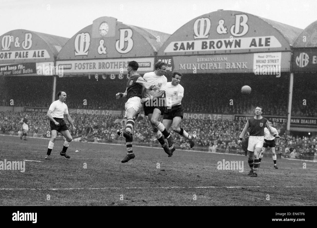 1962 FA Cup Burnley 1 v. Fulham 1. Action from the game. 31st March 1962. Stock Photo