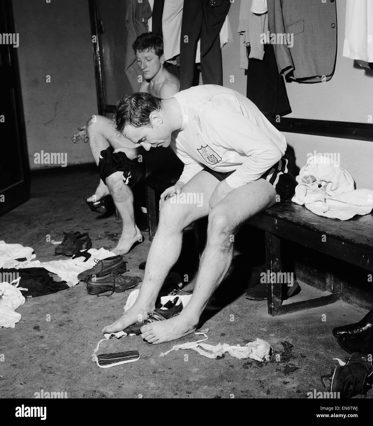 Fulham Reserves v. Metropolitan Police at Imber Court. George Cohen in the changing room after playing for the reserves. 25th November 1968. Stock Photo