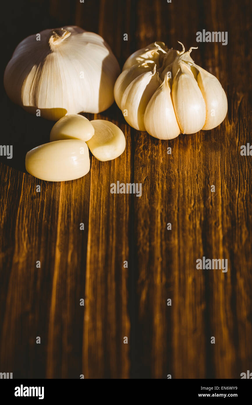 Garlic cloves and bulb on chopping board Stock Photo - Alamy