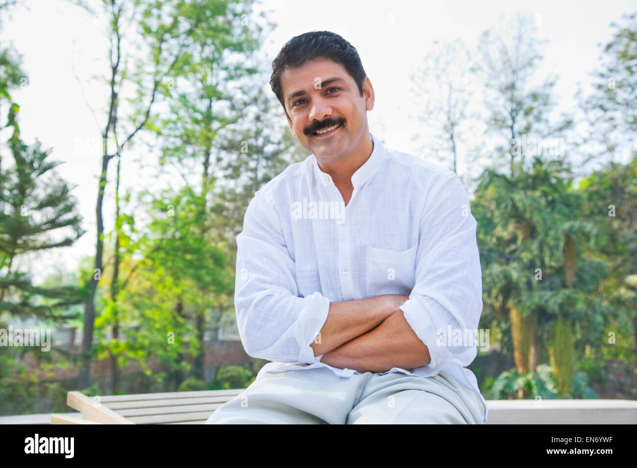 30s male casual alone smiling hi-res stock photography and images - Alamy