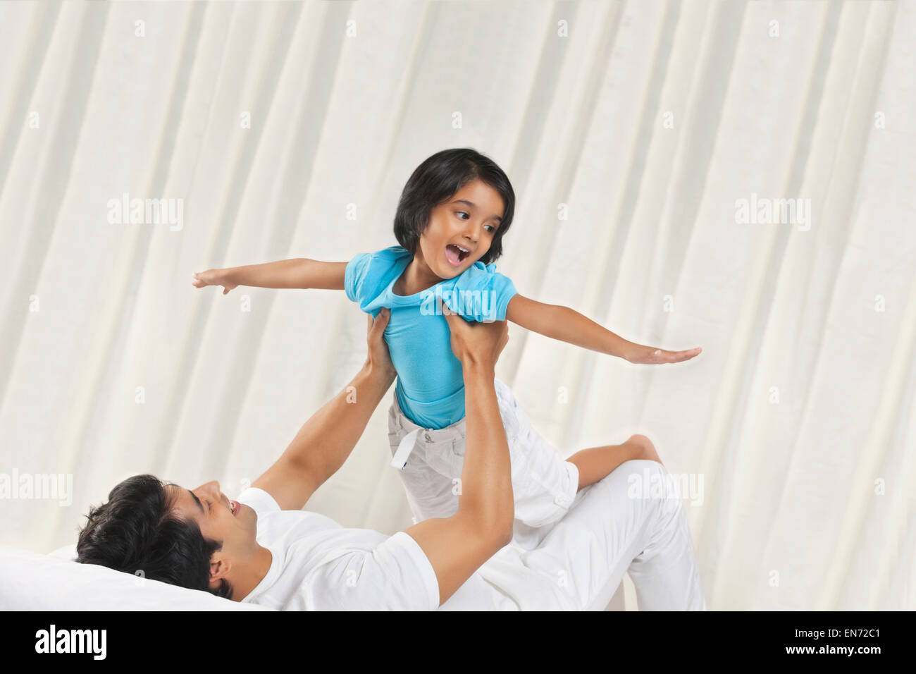 Father son looking away hi-res stock photography and images - Alamy