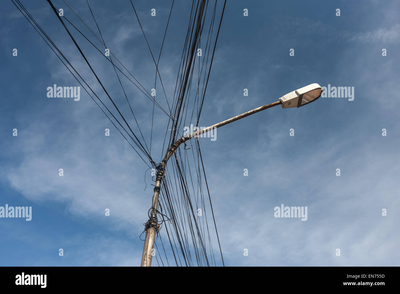 Street light power cable pole hires stock photography and images Alamy