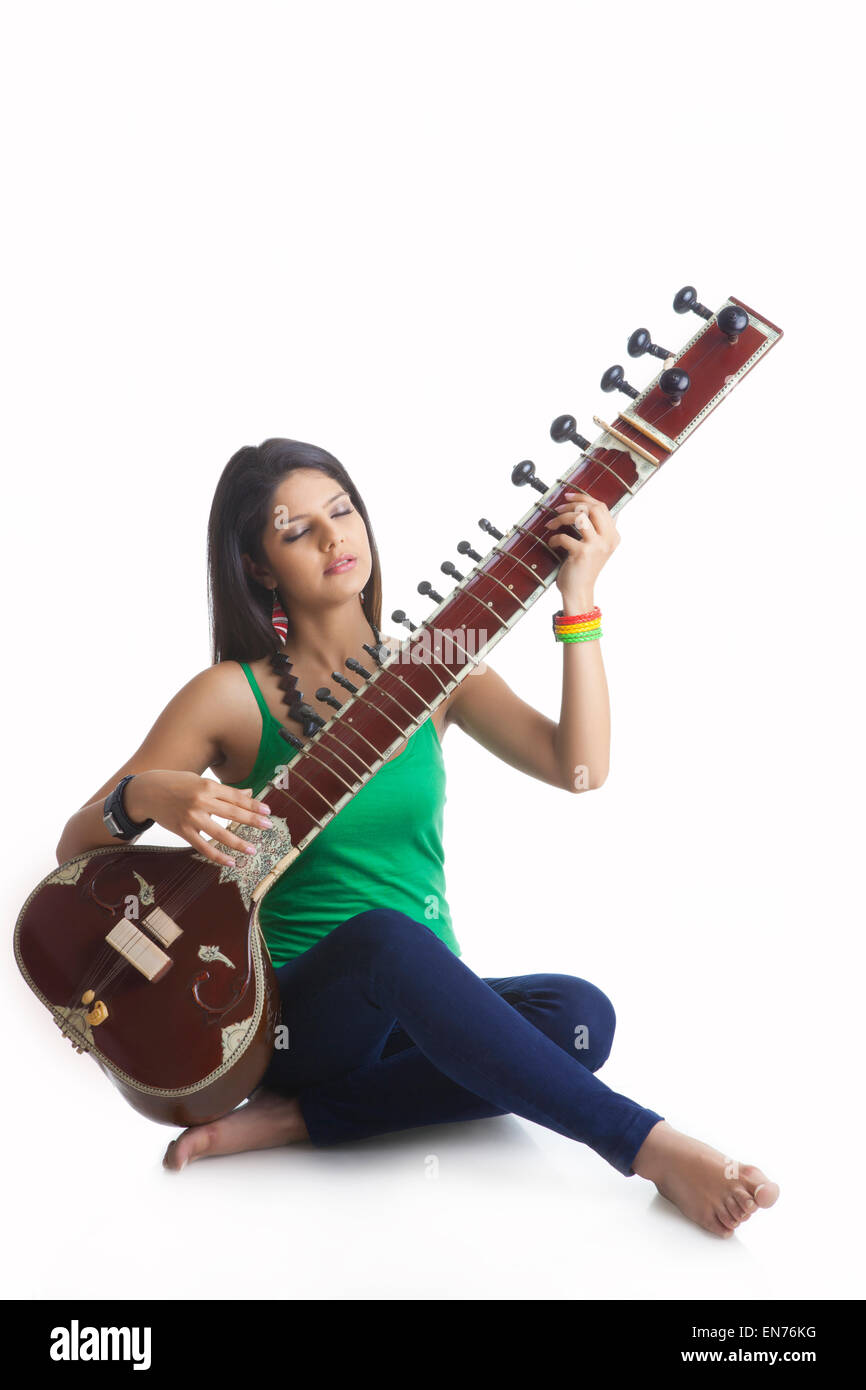 Young woman playing the sitar Stock Photo Alamy