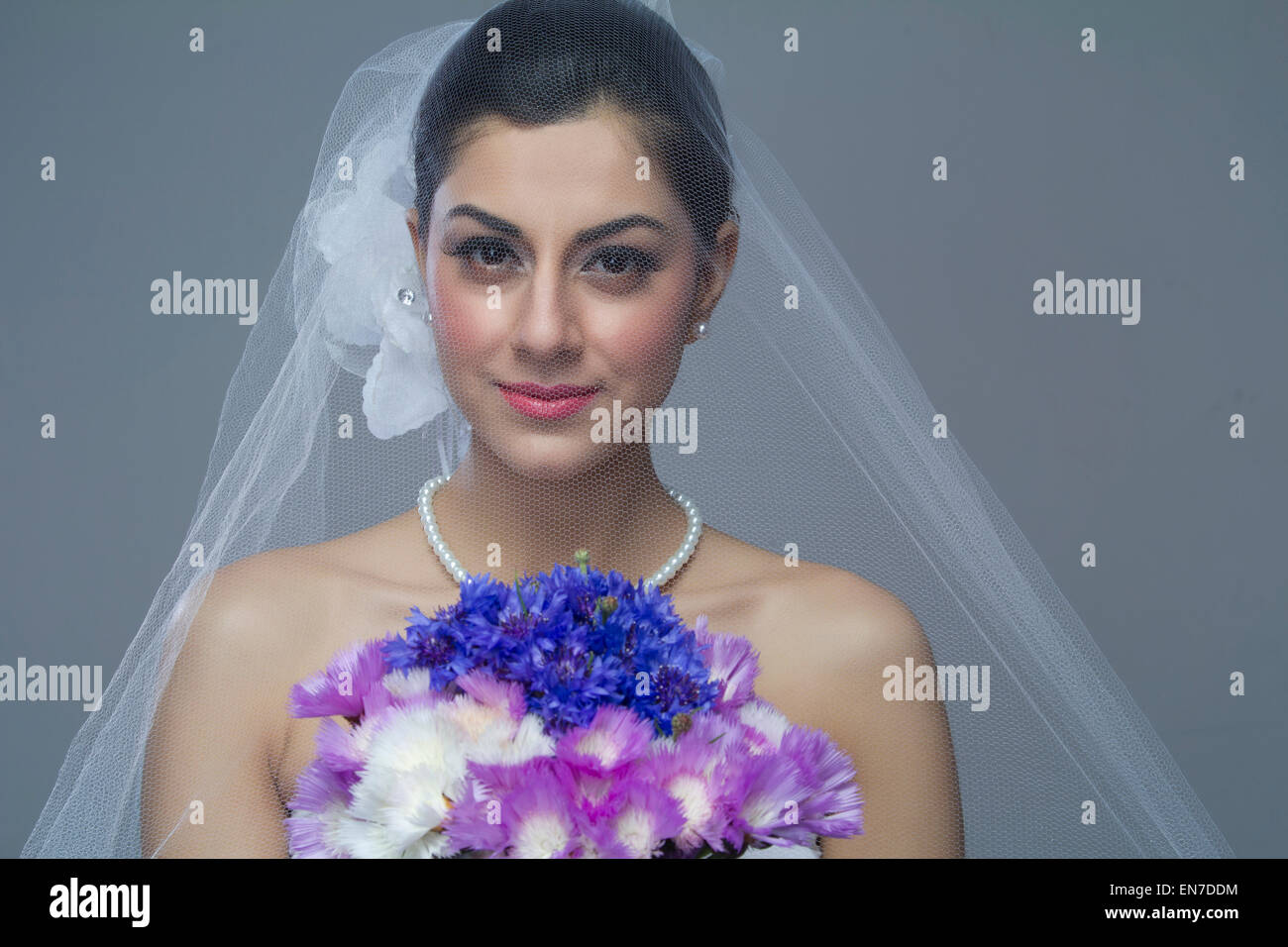 Portrait of a bride with flowers Stock Photo - Alamy