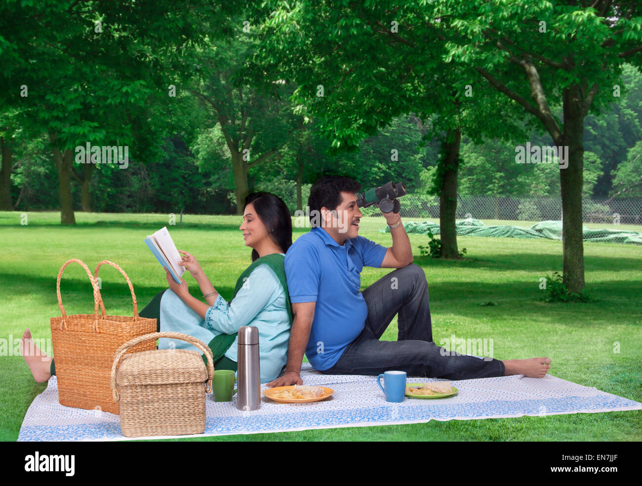 Two people picnic watching hi-res stock photography and images - Alamy