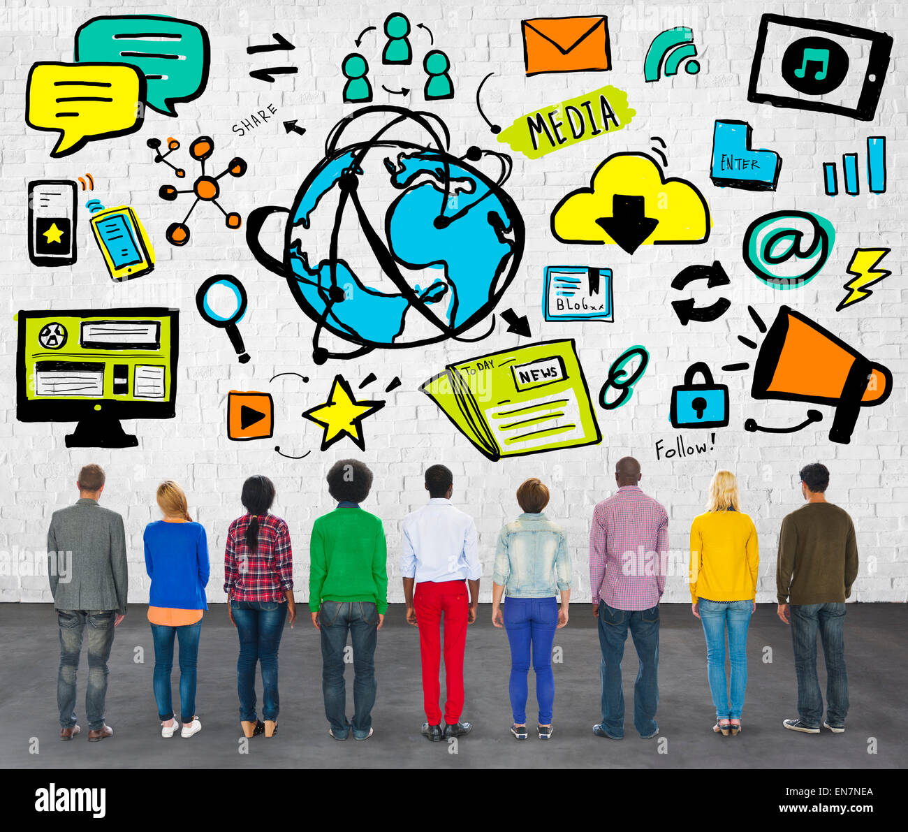 Система массовых коммуникаций. Потребительская информация информация. Масс медиа. Внешние неуправляемые факторы. Смм иллюстрация.