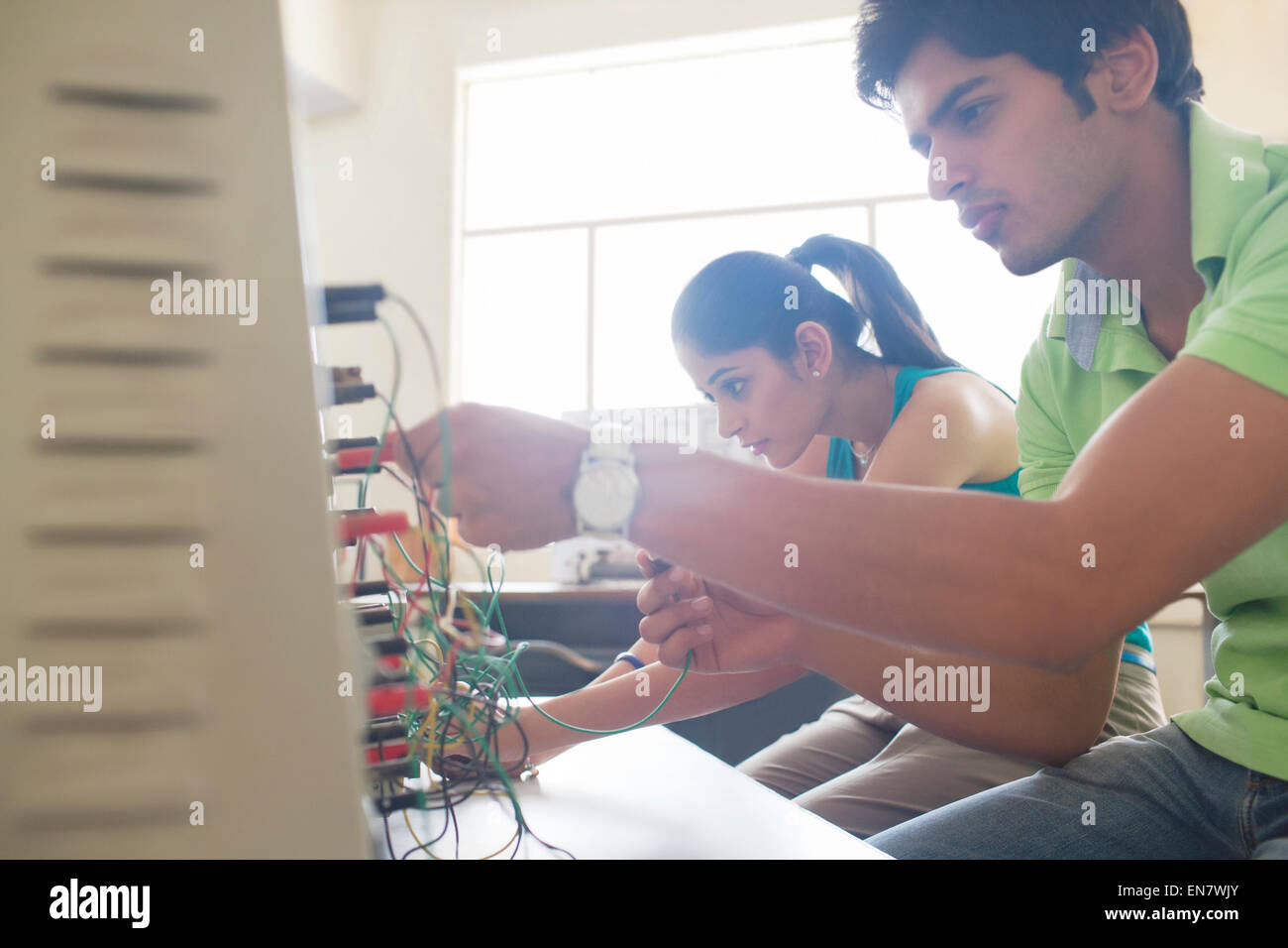 Physics lab hires stock photography and images Alamy