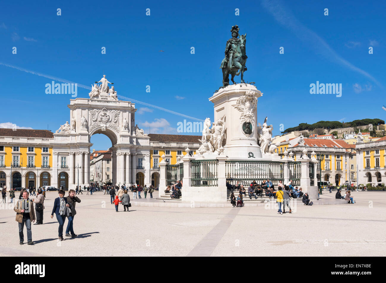 LISBON PORTUGALTHE PRACA DO COMERCIO SQUARE WITH ARCHWAY ARCO DA RUA AUGUSTA  AND STATUE OF KING JOSE 1 CRUSHING SNAKES  Stock Photo