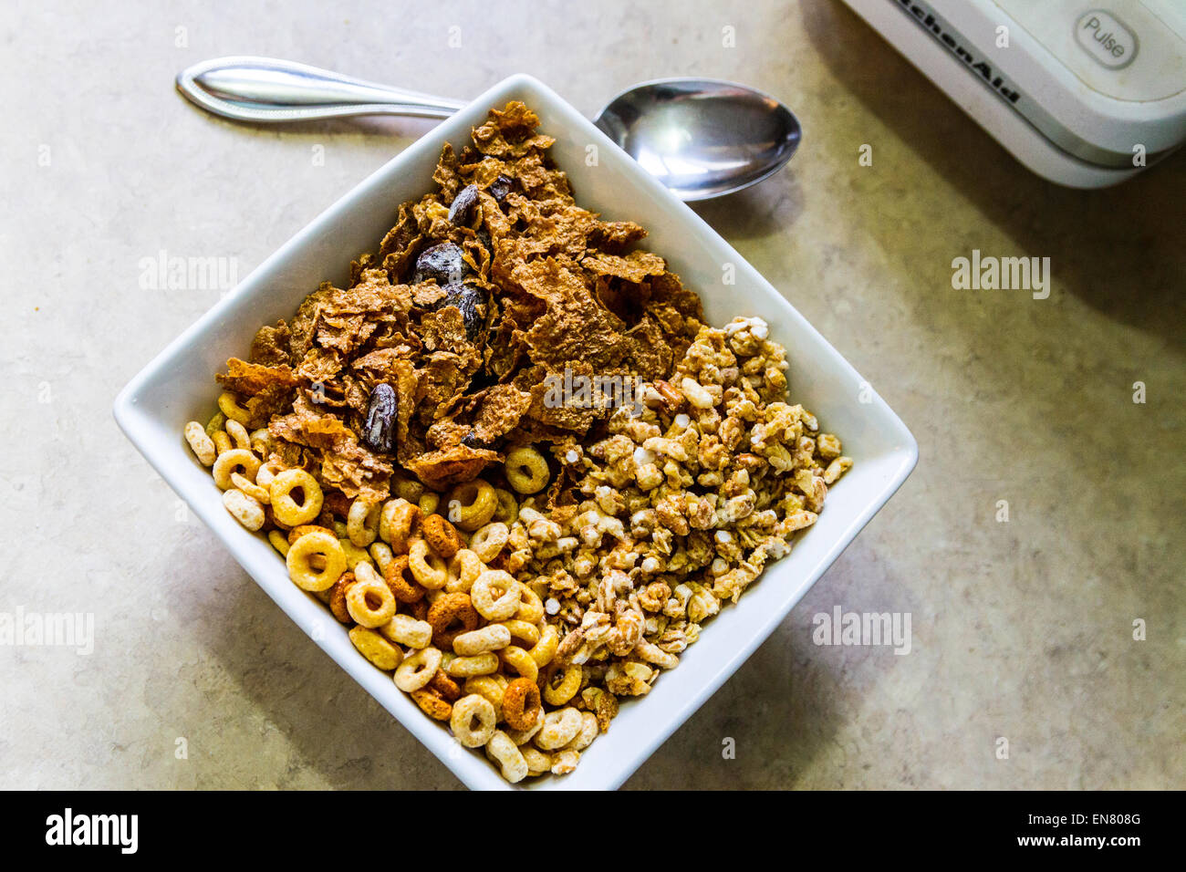 Cheerio's, Kashi Go Lean Crunch, and store brand raisin bran cereals in