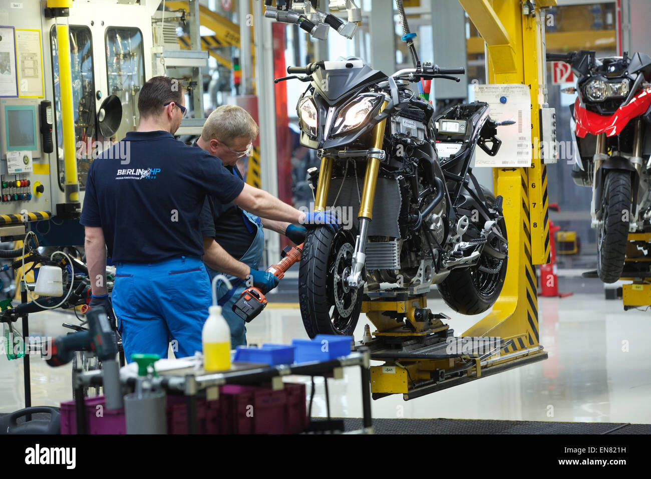 Production bmw motorcycle factory in hi-res stock photography and images - Alamy