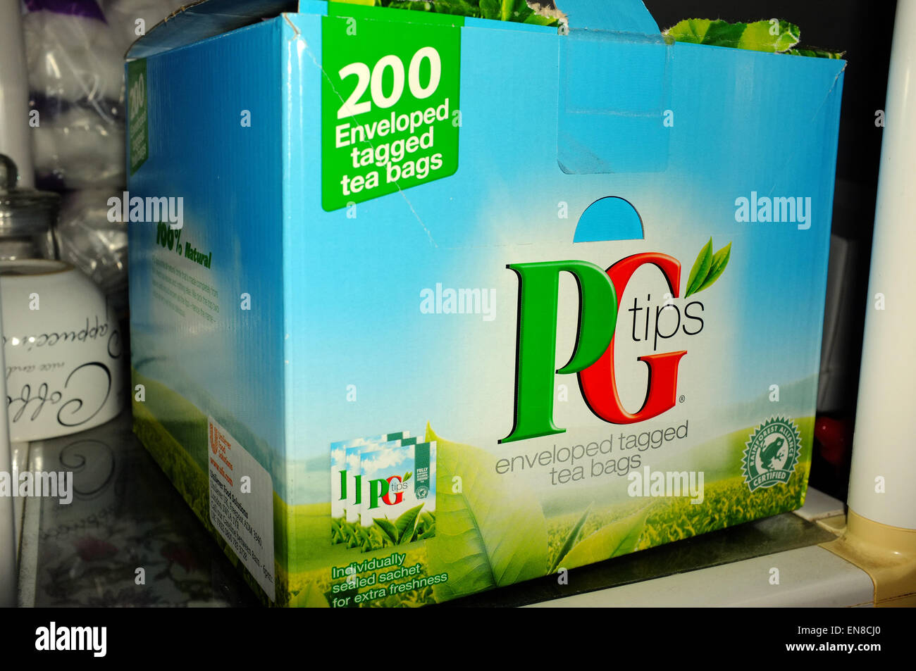 Box of pg tips tea hi-res stock photography and images - Alamy