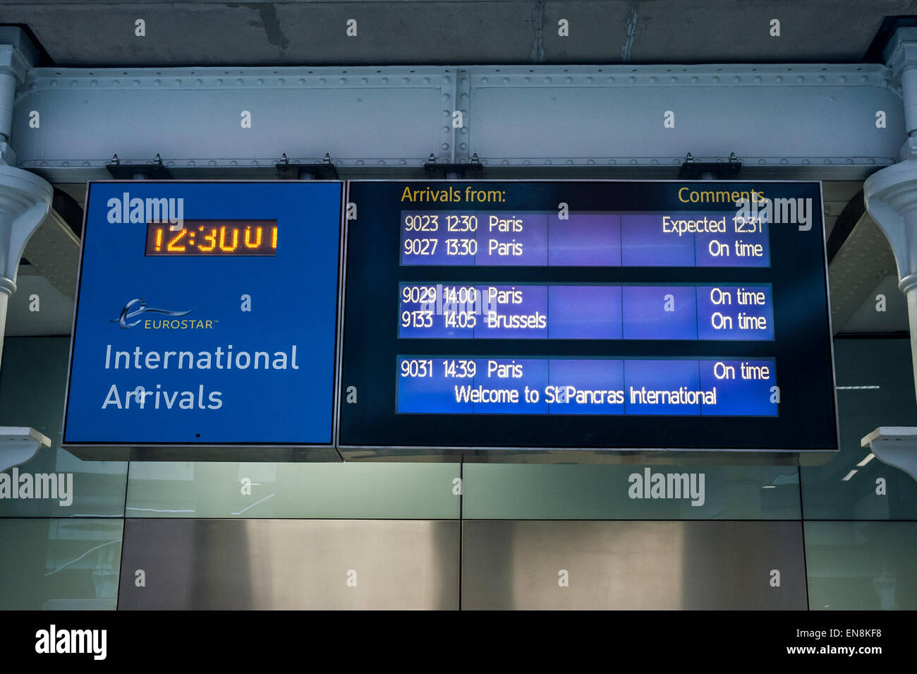 London, UK, 8 April 2015.  An arrivals sign at the Eurostar terminal in St. Pancras International Station. Stock Photo