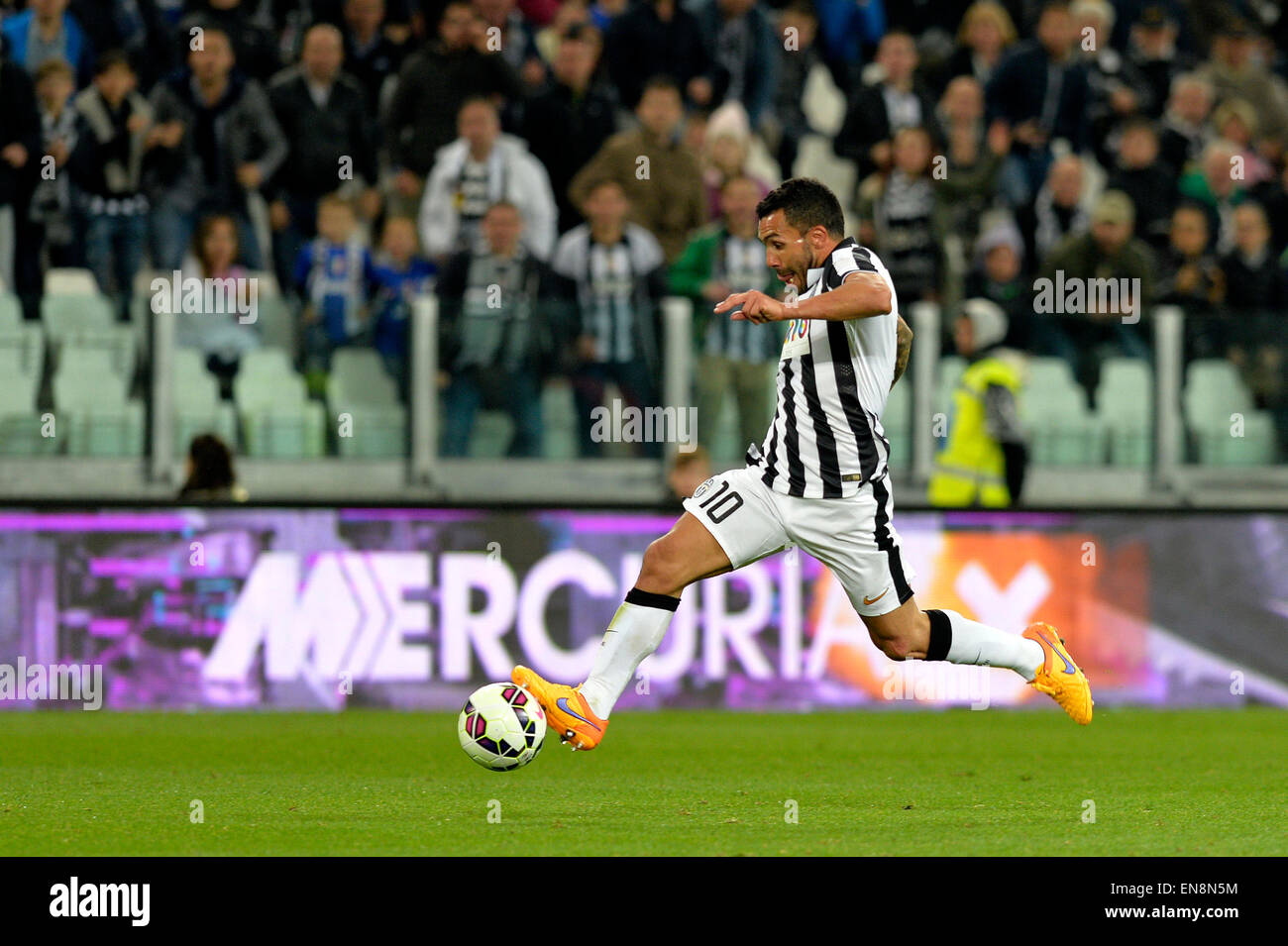 Turin, Italy. 29th Apr, 2015. Serie A Football. Juventus versus Fiorentina. In a fast counter attack, Carlos Tevez goes on to score for 3-1 for Juventus Credit:  Action Plus Sports/Alamy Live News Stock Photo