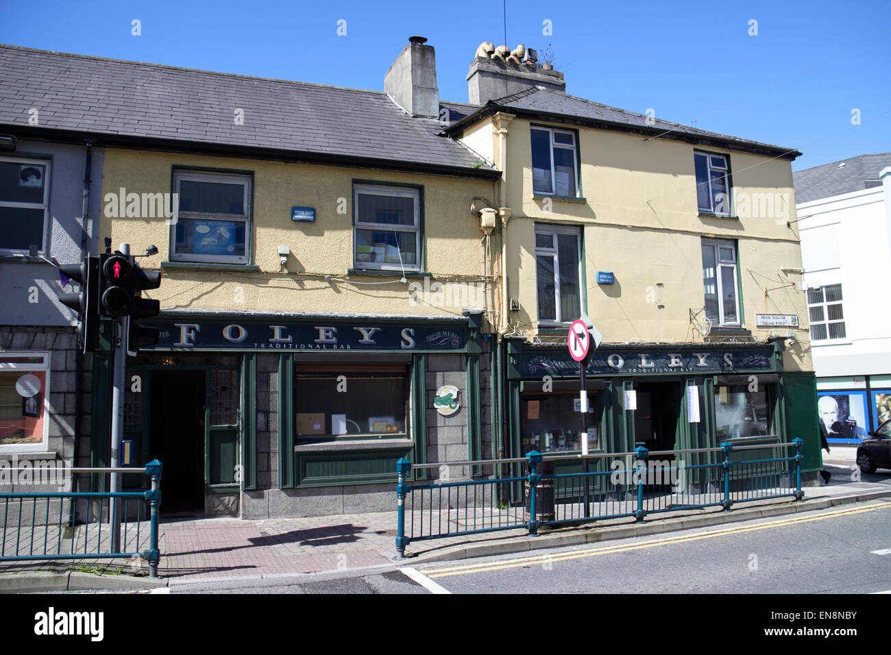 Foleys traditional irish bar sligo republic of ireland Stock Photo Alamy