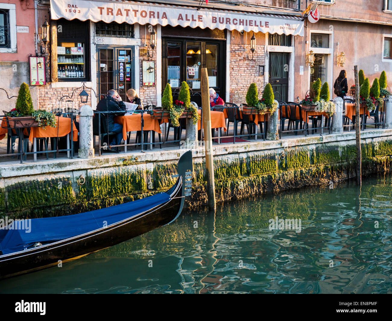 People enjoying food & drink at an outdoor cafe, Venice, Italy Stock Photo