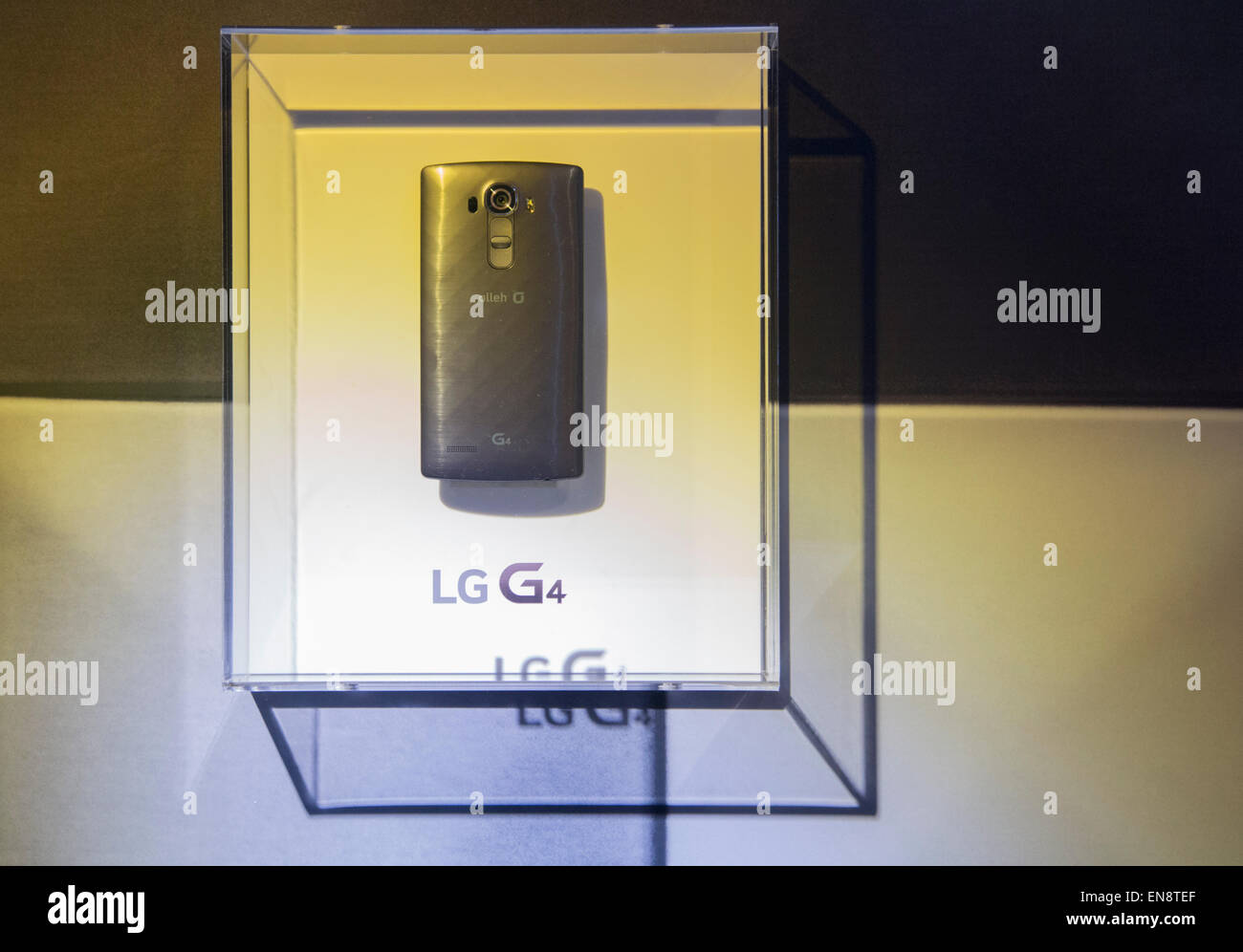 Seoul, South Korea. 29th April, 2015. LG Electronics' G4 smartphone is displayed in Seoul, South Korea. LG showcased its new G4 on Wednesday, that is equipped with 5.5-inch in-plane switching (IPS) QHD display, a Qualcomm Snapdragon 808 Processor with X10 LTE and a F 1.8 camera lens. The new smartphone runs on Google's Android 5.1 Lollipop and its local price is about US$770, according to local media. Credit:  Lee Jae-Won/AFLO/Alamy Live News Stock Photo