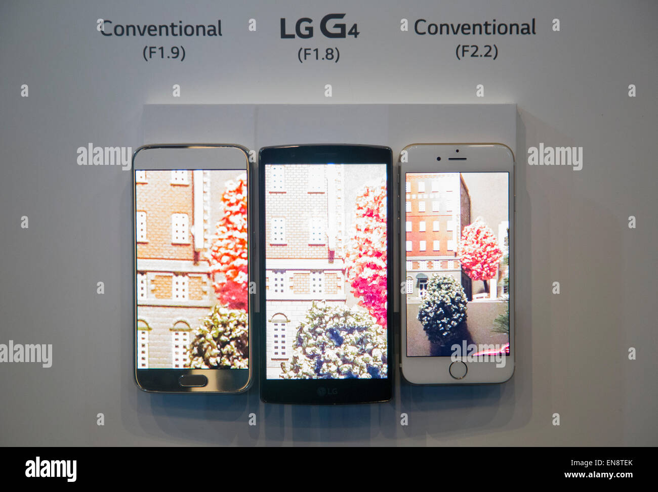 Seoul, South Korea. 29th April, 2015. LG Electronics' G4 smartphone (C), Samsung's Galaxy S6 (L) and Apple's iPhone 6 are displayed during a showcase of LG G4 in Seoul, South Korea. LG showcased its new G4 on Wednesday, that is equipped with 5.5-inch in-plane switching (IPS) QHD display, a Qualcomm Snapdragon 808 Processor with X10 LTE and a F 1.8 camera lens. The new smartphone runs on Google's Android 5.1 Lollipop and its local price is about US$770, according to local media. Credit:  Lee Jae-Won/AFLO/Alamy Live News Stock Photo