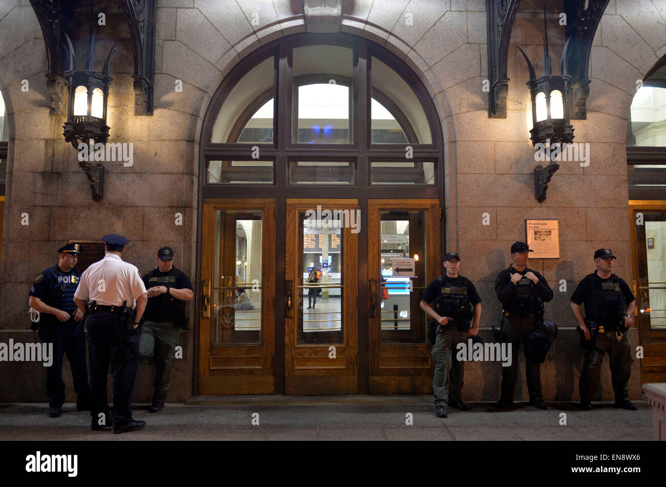 Baltimore Usa 29th Apr 2015 Police Guard In Front Of The