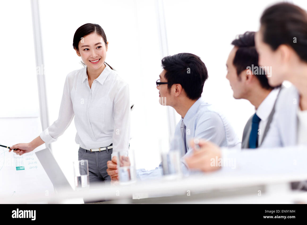 Businessman explaining diagram team hi-res stock photography and images ...