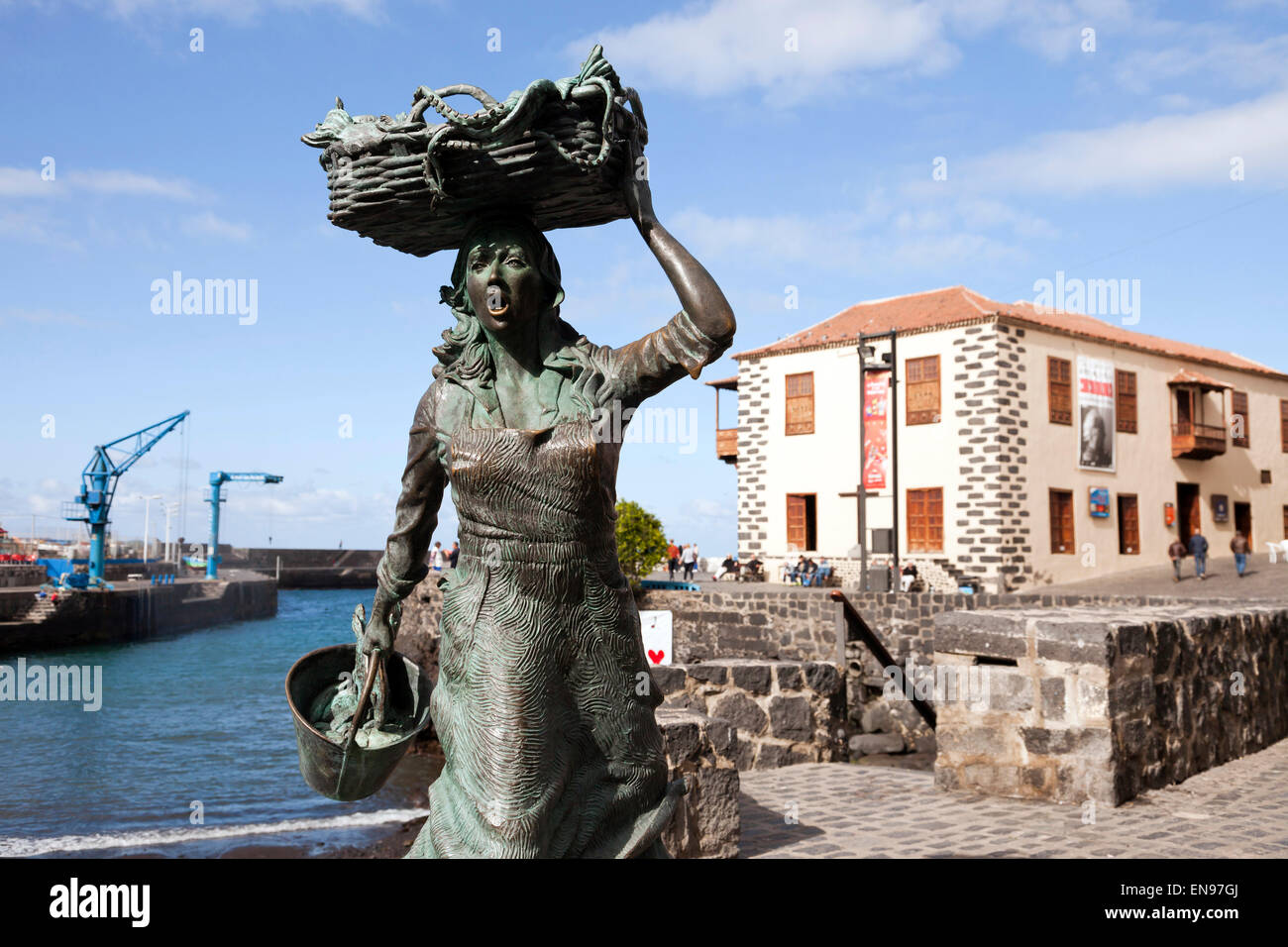 Statue of fish selling woman or fisherwoman and the Casa de la Aduana, Puerto de la Cruz, Tenerife, Canary Islands, Spain, Europ Stock Photo