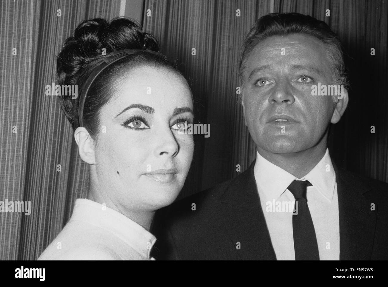 Elizabeth Taylor and Richard Burton seen here filming the V.I.P.'s at the MGM studios in Elstree. 21st December 1962 Stock Photo