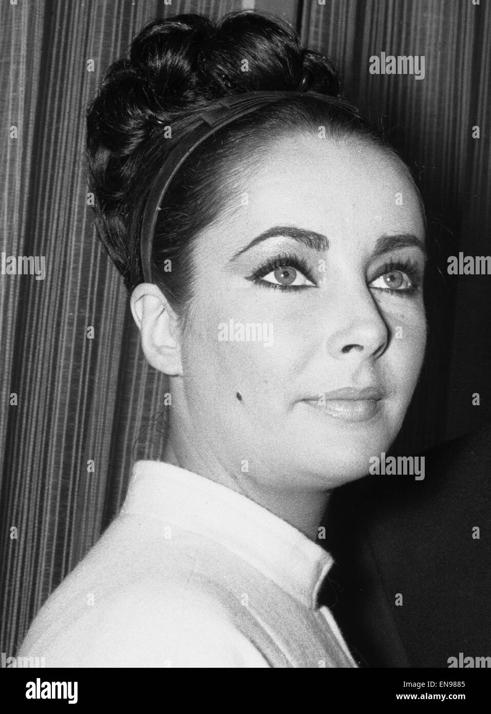Elizabeth Taylor seen here filming the V.I.P.'s at the MGM studios in Elstree. 21st December 1962 Stock Photo