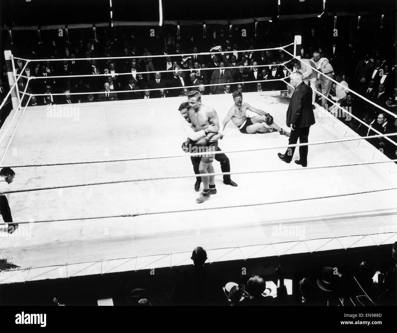 Boxing at Olympia, Kensington, London, United Kingdom. Joe Beckett v. Frank Goddard. Beckett knocks down Goddardand is restrained by the referee. 17th June 1919. Stock Photo