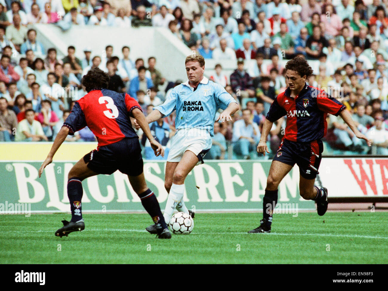 Italian Serie A league match at the Stadio Olimpico, Rome. Lazio v Genoa. Paul Gascoigne of Lazio on the ball faced by two Genoa defenders as he makes his debut. 28th September 1992. Stock Photo