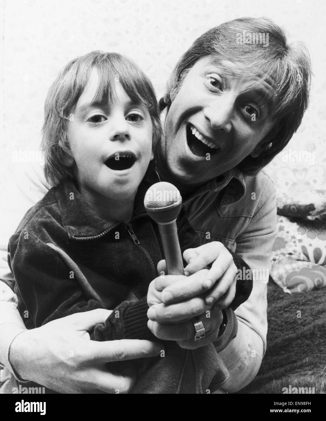 Singer Vince Hill reveals that his five year old son Athol has been warbling from the moment he found he had a pair of lungs. 25th November 1976 Stock Photo