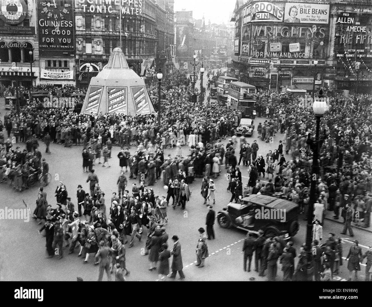 Ve Day Celebrations Hi res Stock Photography And Images Alamy ve-day-celebrations-hi-res-stock-photography-and-images-alamy