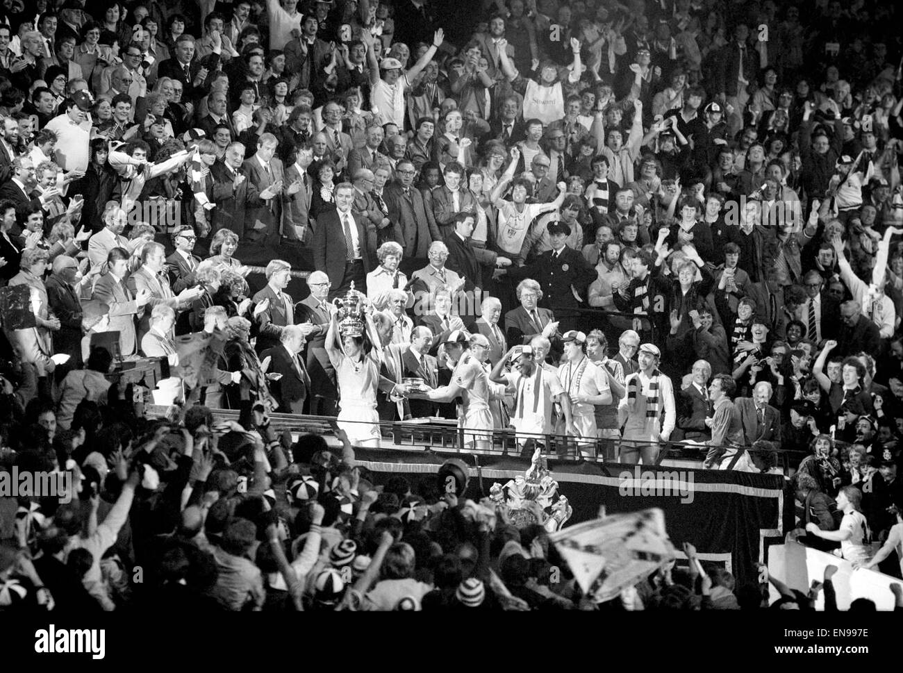 Insigne Broche QPR Queens Park Rangers - Finale FA Cup 1982 Wembley, émaillé