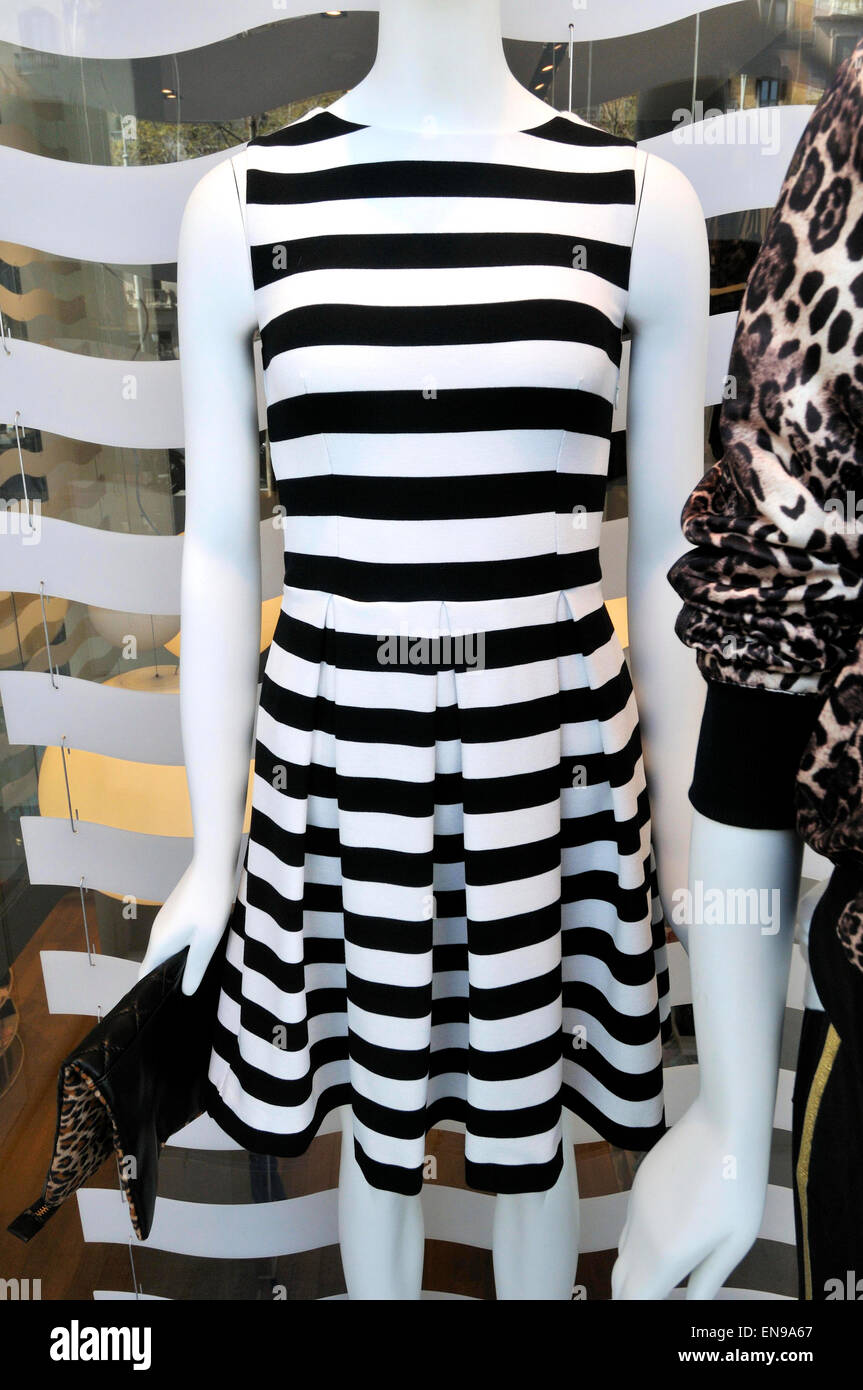 Woman black and white dress hi-res stock photography and images - Alamy