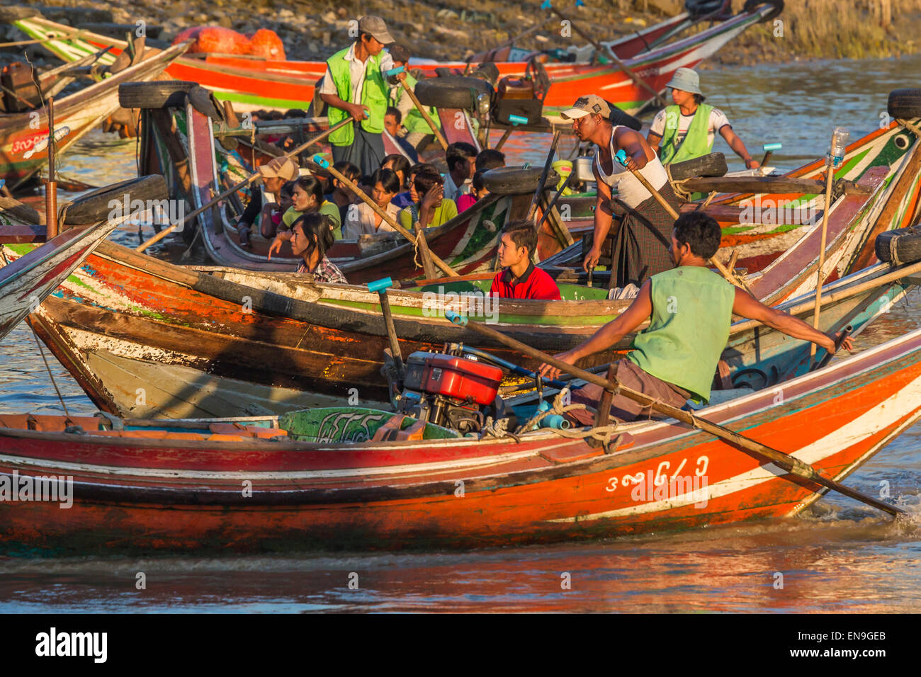 Asian river boats hi-res stock photography and images - Alamy