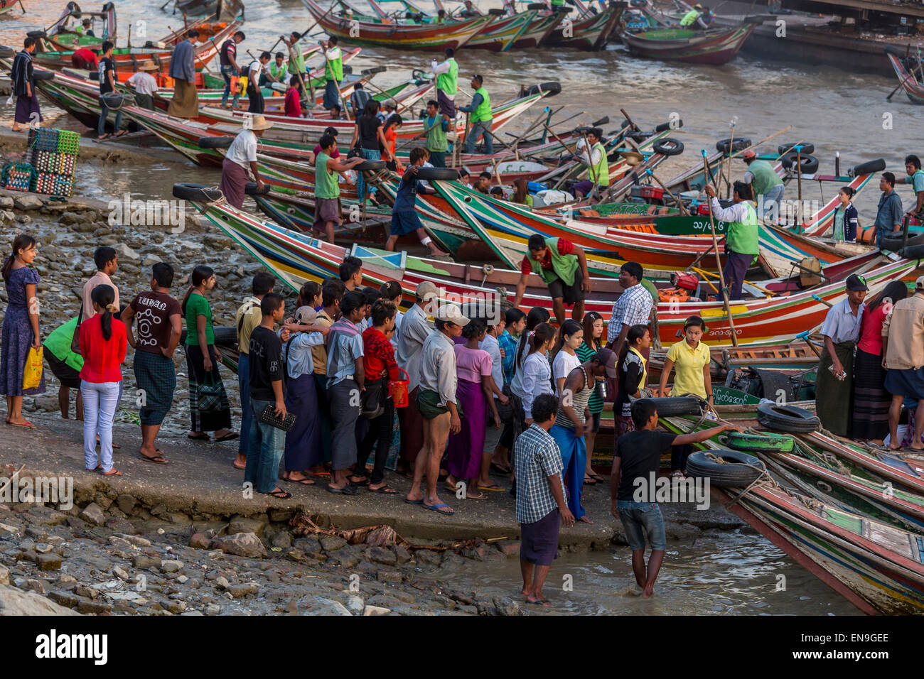 Asian river boats hi-res stock photography and images - Alamy