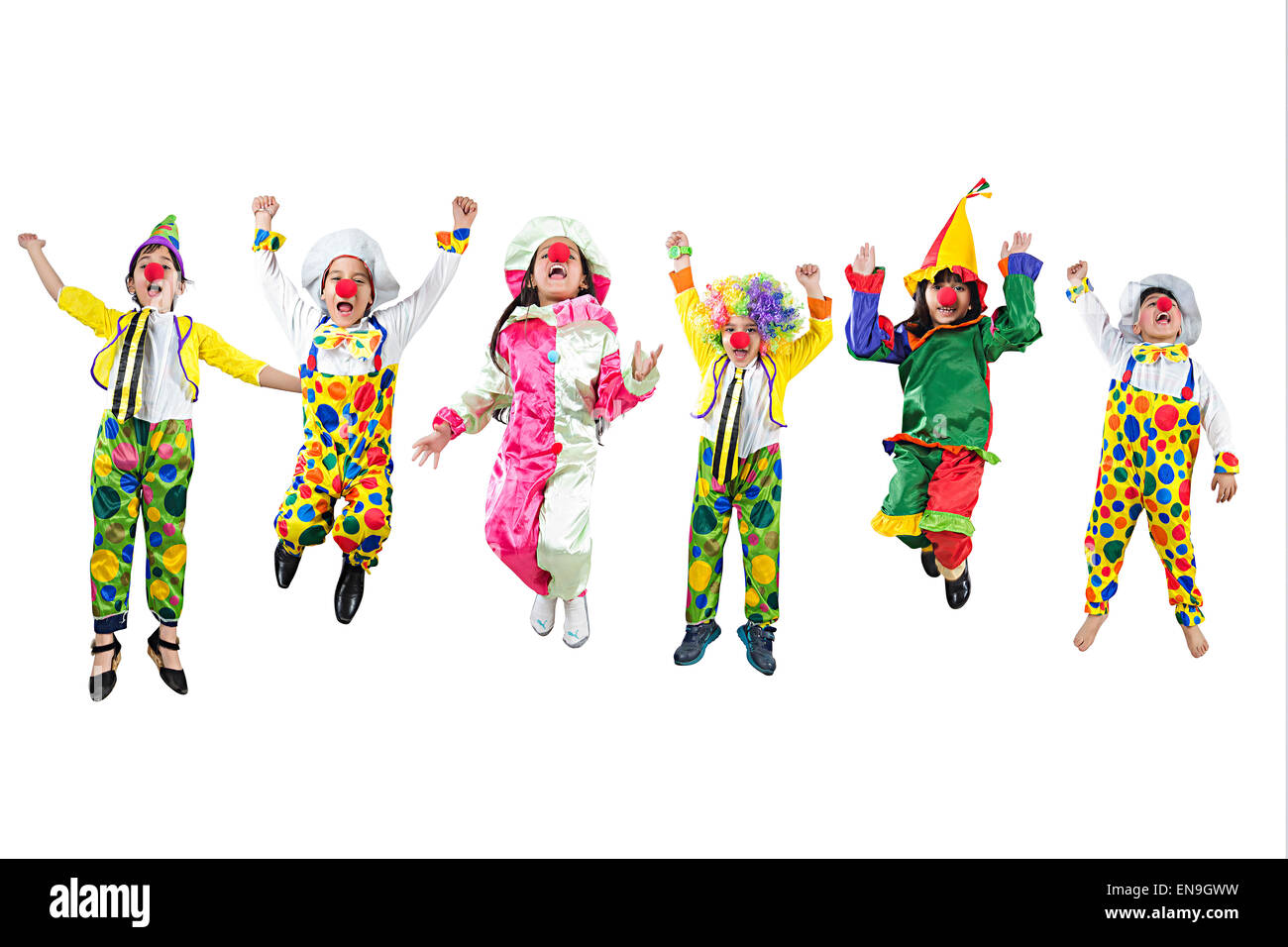 1 bambini indiani boy Joker Costume Jumping Foto stock - Alamy