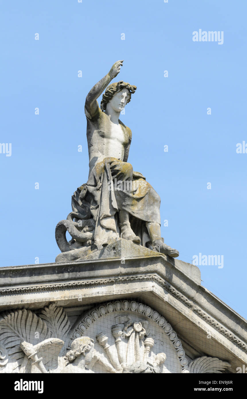 Statue above the main entrance of the Ashmolean Museum, Oxford, UK. Stock Photo