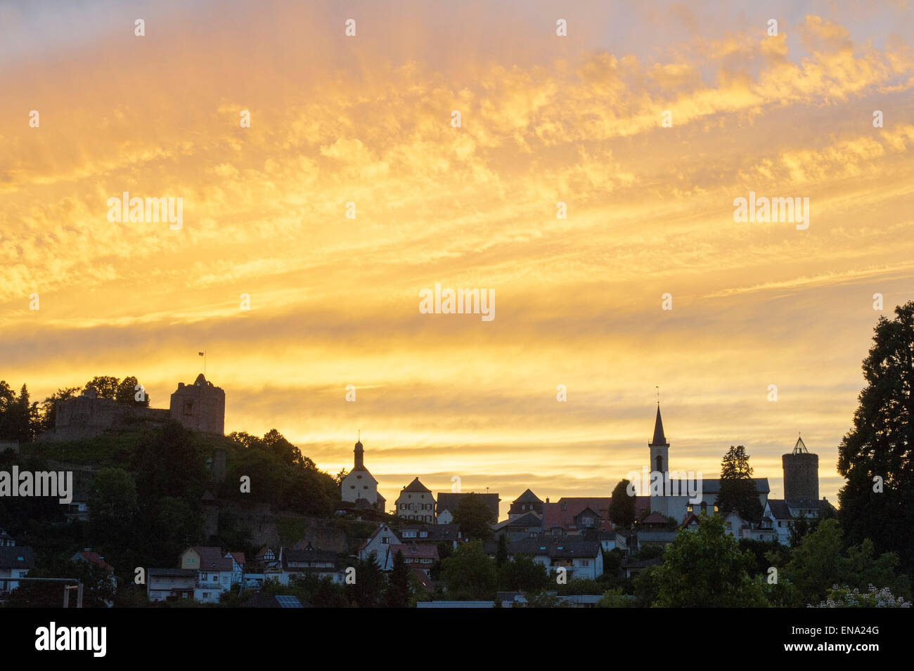 Abendhimmel über Lindenfels, Odenwald, Hessen, Deutschland | Evening sky over Lindenfels, Odenwald, Hesse, Germany Stock Photo