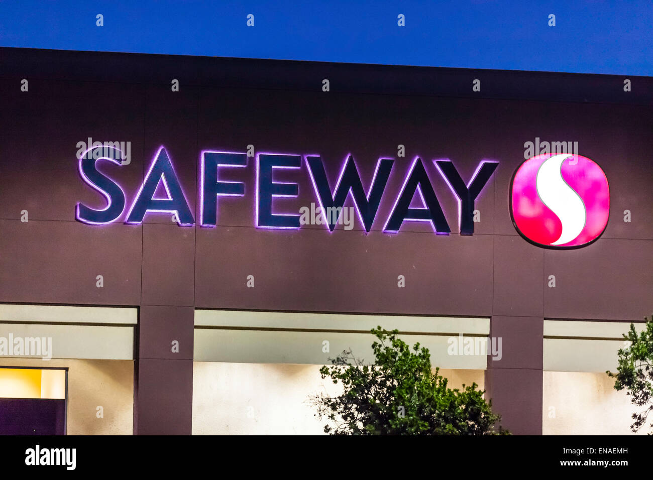 A Safeway Store in Modesto California at night Stock Photo