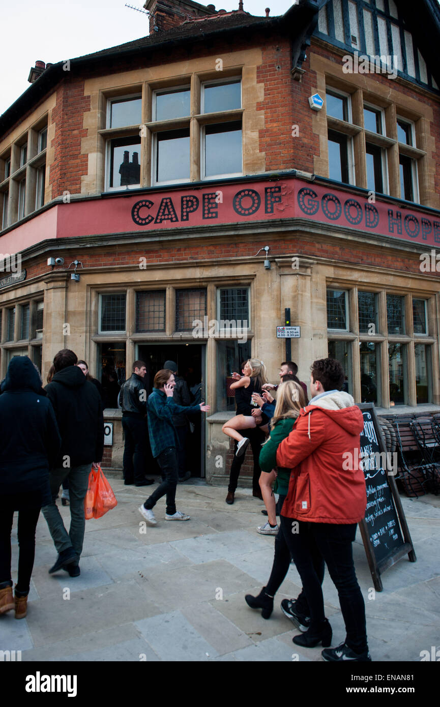 Students go drinking at the Cape of Good Hope pub on Mayday morning, Oxford,UK Stock Photo
