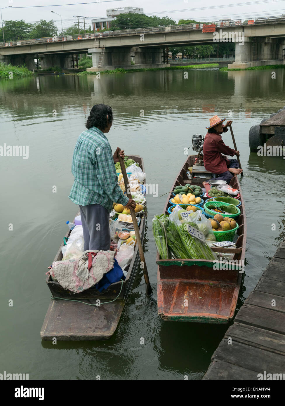 Nakhon Pathom,Thailand- August 3,2014:  Local peoples sell fruits,food and products at Tha Chin river Stock Photo