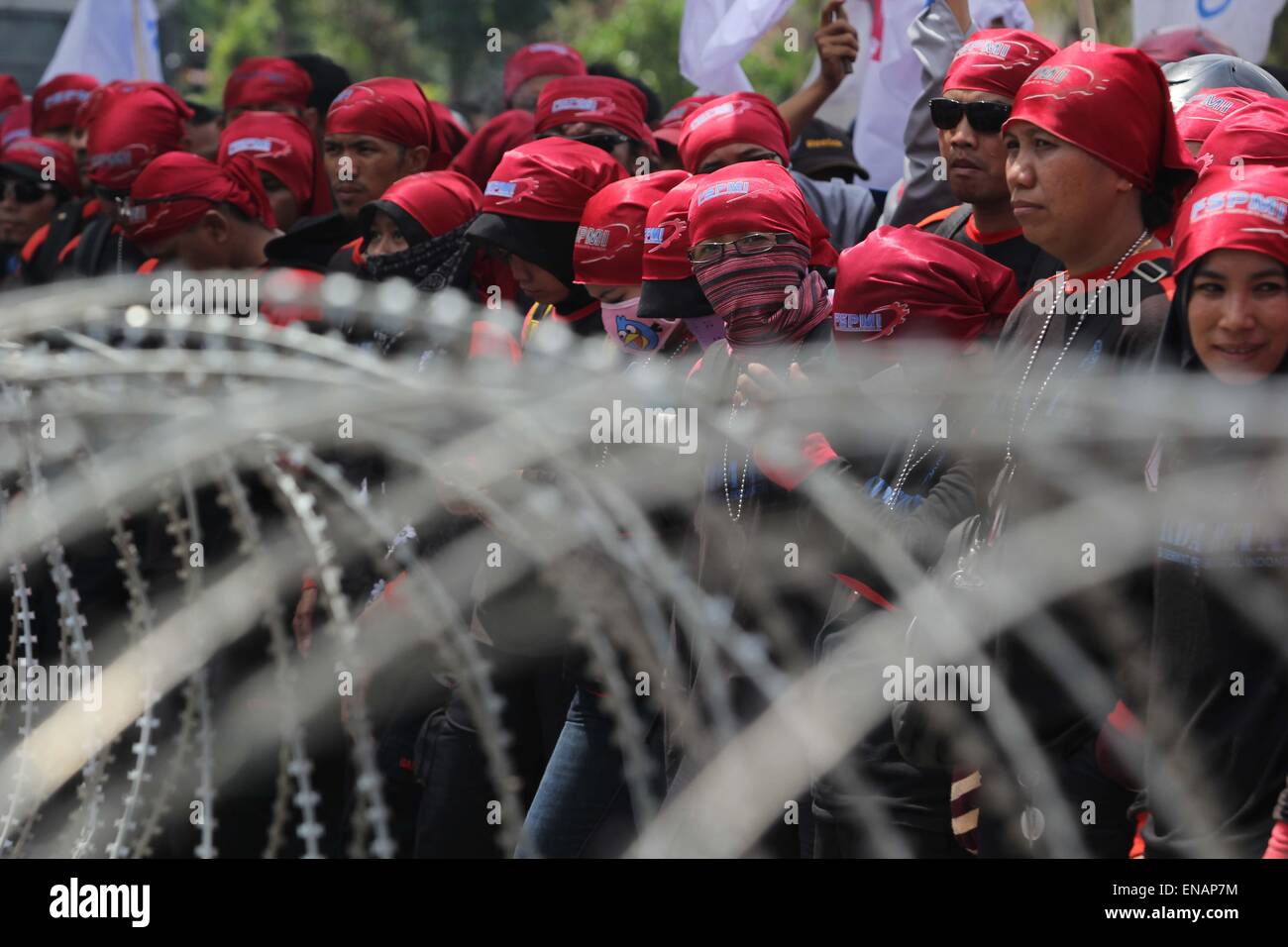 Batam, Kepri, Indonesia. 1st May, 2015. BATAM, INDONESIA - MAY 01: Indonesia labours action demanding an increase on welfare, health and remove emplyment contarcts during International Labour Day called May Day on Mei 01, 2015 in Batam, Indonesia. Credit:  Sijori Images/ZUMA Wire/Alamy Live News Stock Photo