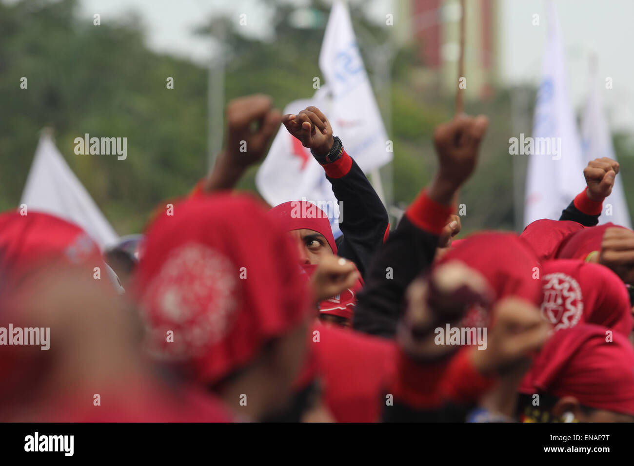 Batam, Kepri, Indonesia. 1st May, 2015. BATAM, INDONESIA - MAY 01: Indonesia labours action demanding an increase on welfare, health and remove emplyment contarcts during International Labour Day called May Day on Mei 01, 2015 in Batam, Indonesia. Credit:  Sijori Images/ZUMA Wire/Alamy Live News Stock Photo